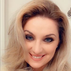 Meet your Posher, Crystal